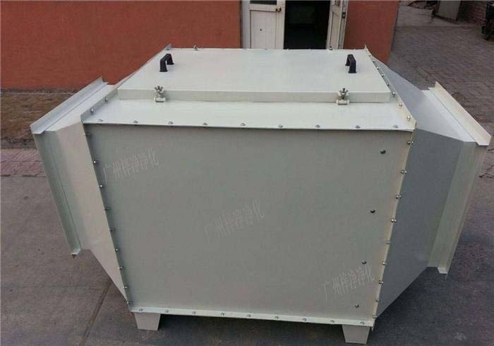 空氣過濾箱內(nèi)部結(jié)構(gòu)裝的初效空氣過濾器，高效空氣過濾器，風(fēng)機(jī)組合而成。