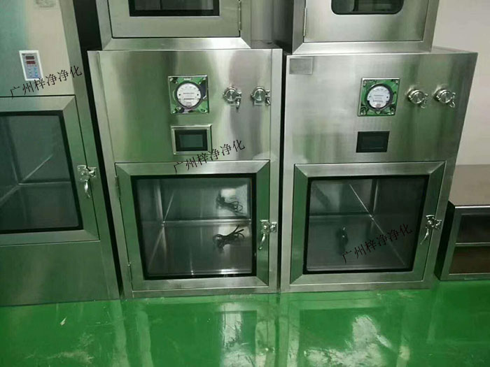 層流傳遞窗適用于需要隔離不同潔凈度級別的房間，如潔凈室與普通房間之間的連接、不同潔凈度級別潔凈室之間的連接等。