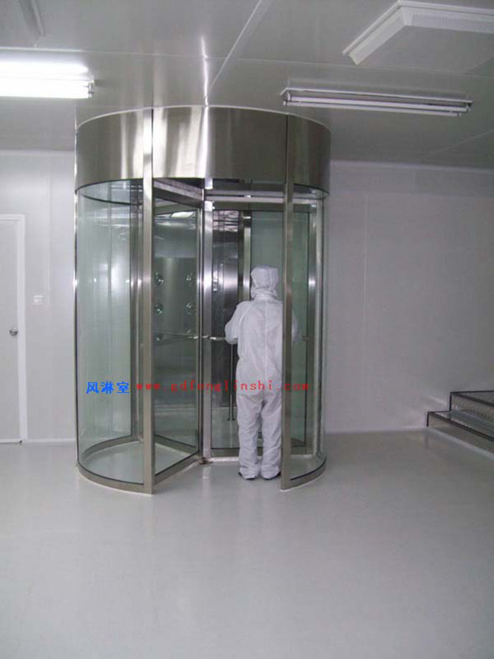 旋轉(zhuǎn)門風(fēng)淋室作為一種高效的人體凈身設(shè)備