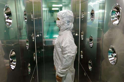 風淋室應由專門人員負責操作和維護