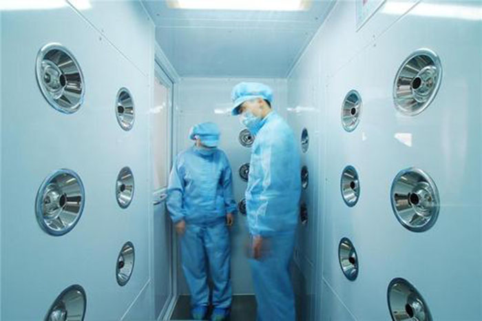 啟動風淋室按下啟動按鈕，風淋室開始工作，風機啟動，過濾器開始過濾空氣。