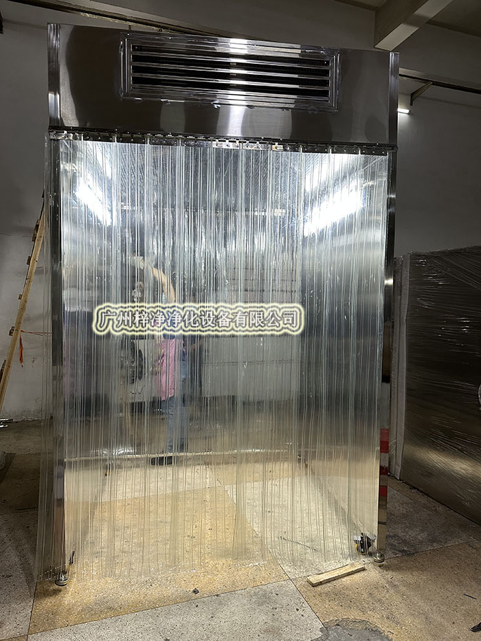 打開層流罩取樣車的門，確保層流罩運行正常，無異常噪音。