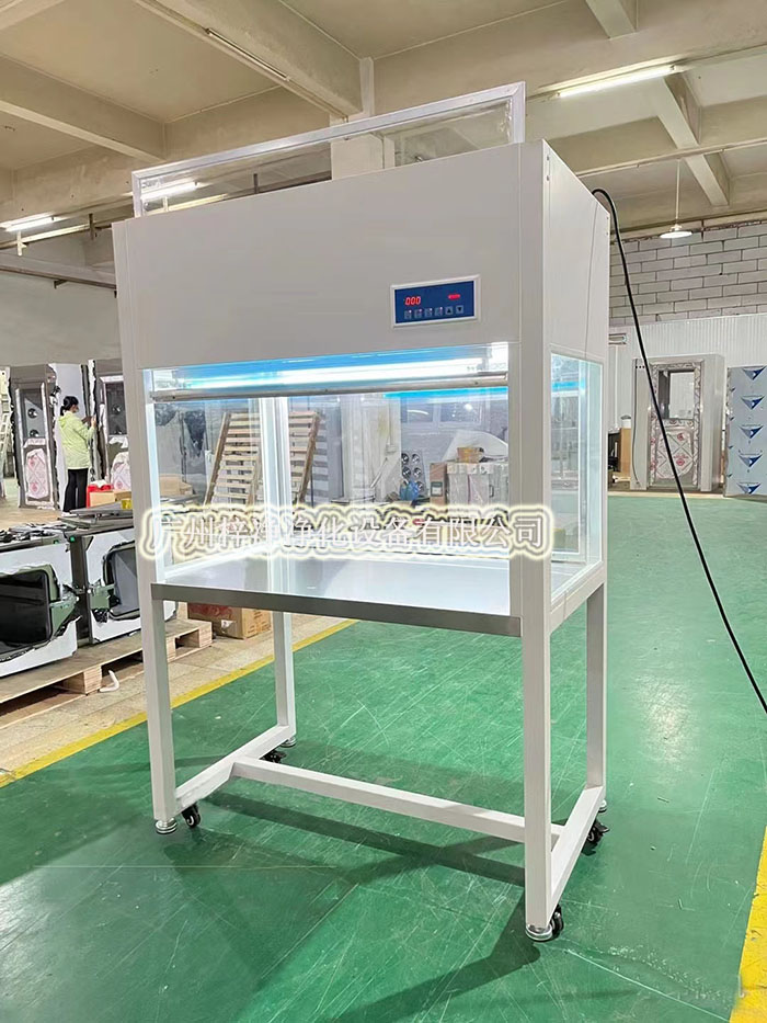 潔凈工作臺是廣泛應用于科研、制藥、生物工程等領域的潔凈設備