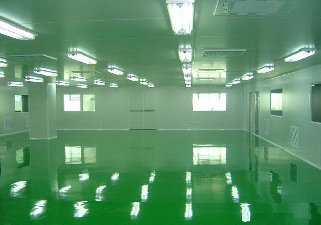 工作人員在進入潔凈區(qū)前先要經過風淋室吹淋除塵后才能進入潔凈區(qū)工作。
