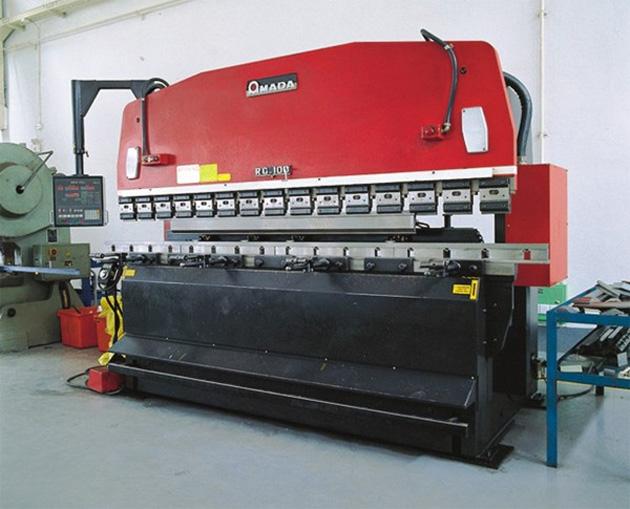 FFU空氣凈化設(shè)備采用進(jìn)口AMADA數(shù)控折彎?rùn)C(jī) FFU空氣凈化設(shè)備采用進(jìn)口AMADA數(shù)控折彎?rùn)C(jī)