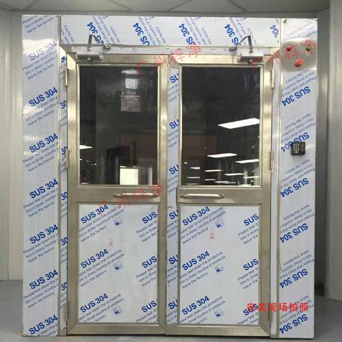 不銹鋼貨物風(fēng)淋室正面圖片 不銹鋼貨物風(fēng)淋室正面圖片
